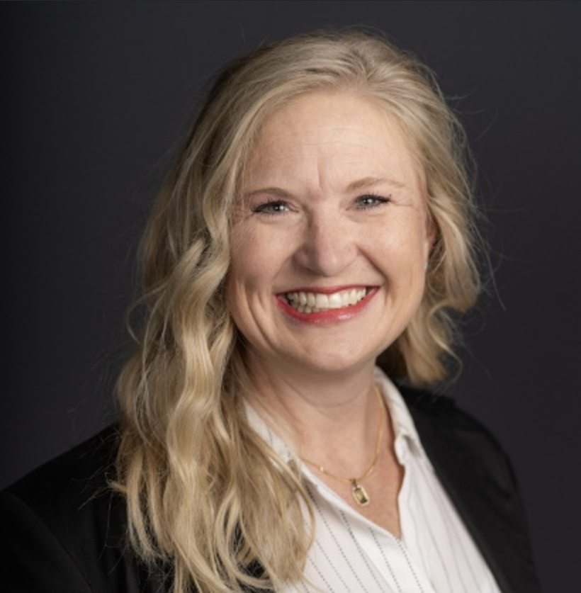 Leslie Flisowski headshot